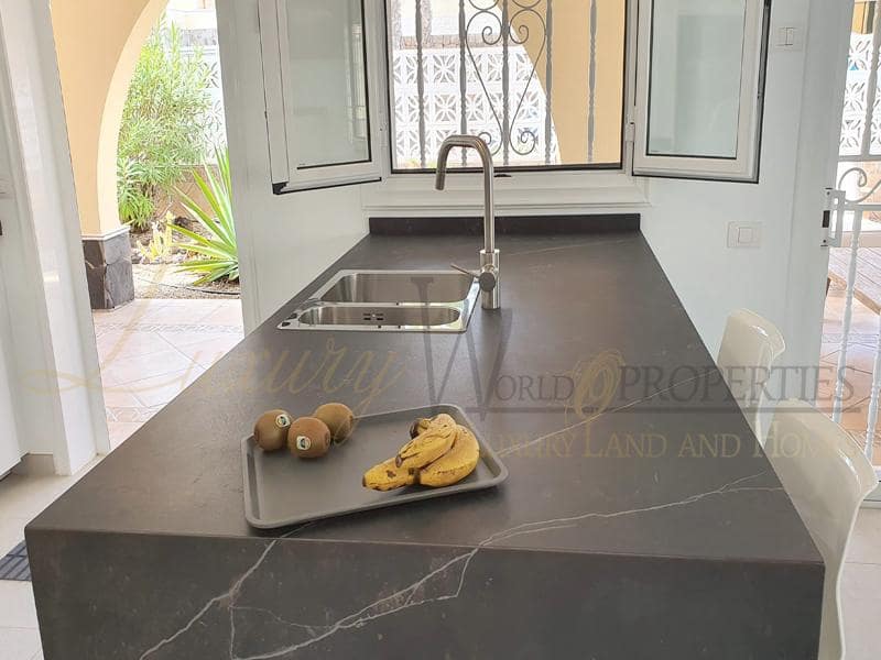 4 soveværelse Villa til salg i Palm-Mar med swimmingpool garage - € 950.000 (Ref: 8396116)