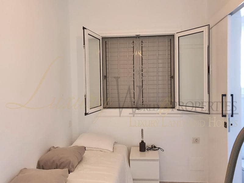 4 soveværelse Villa til salg i Palm-Mar med swimmingpool garage - € 950.000 (Ref: 8396116)