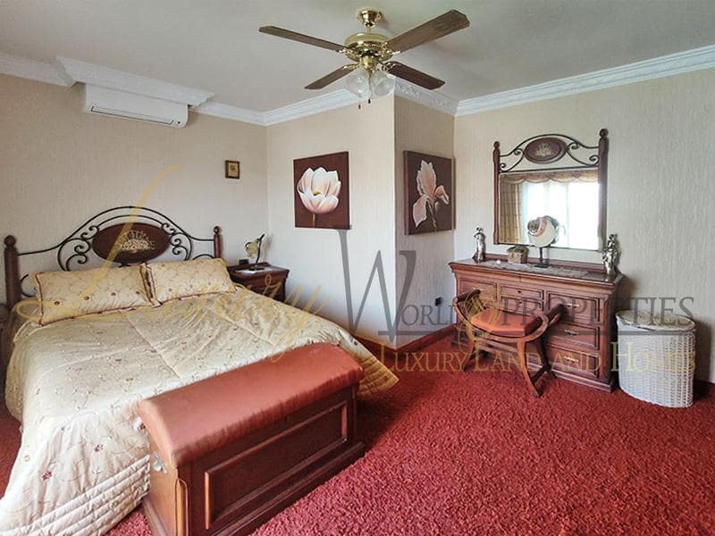 7 chambre Villa/Maison à vendre à Arona avec piscine garage - 900 000 € (Ref: 8404100)