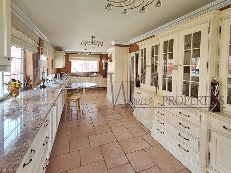 7 chambre Villa/Maison à vendre à Arona avec piscine garage - 900 000 € (Ref: 8404100)