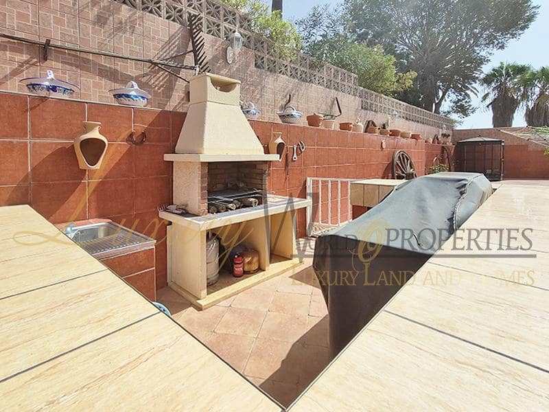 7 chambre Villa/Maison à vendre à Arona avec piscine garage - 900 000 € (Ref: 8404100)