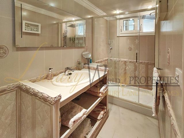 7 chambre Villa/Maison à vendre à Arona avec piscine garage - 900 000 € (Ref: 8404100)