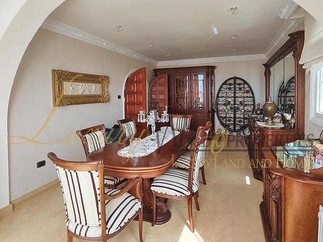 7 chambre Villa/Maison à vendre à Arona avec piscine garage - 900 000 € (Ref: 8404100)