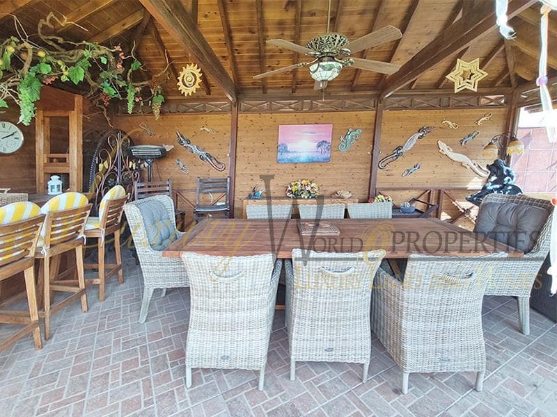 7 chambre Villa/Maison à vendre à Arona avec piscine garage - 900 000 € (Ref: 8404100)