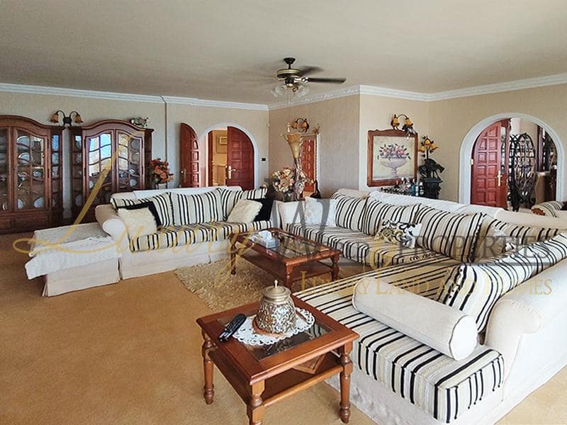 7 chambre Villa/Maison à vendre à Arona avec piscine garage - 900 000 € (Ref: 8404100)