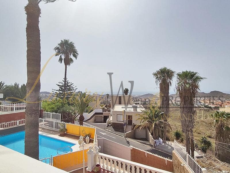 7 chambre Villa/Maison à vendre à Arona avec piscine garage - 900 000 € (Ref: 8404100)