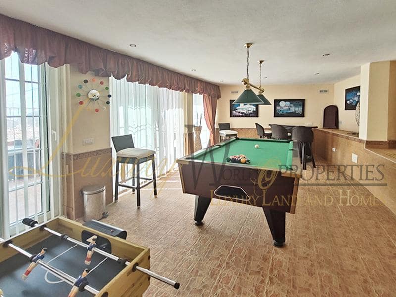 7 chambre Villa/Maison à vendre à Arona avec piscine garage - 900 000 € (Ref: 8404100)