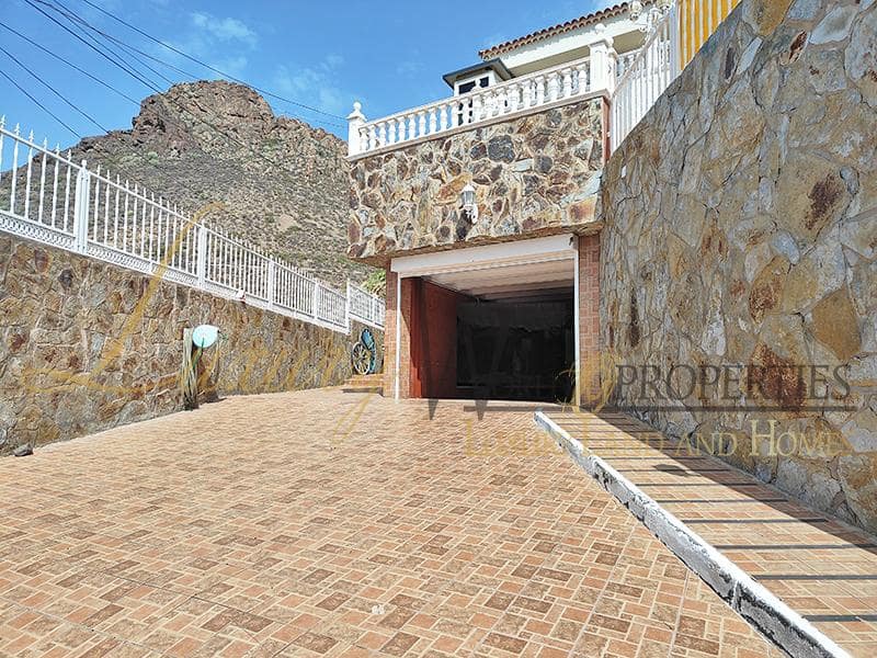 7 chambre Villa/Maison à vendre à Arona avec piscine garage - 900 000 € (Ref: 8404100)