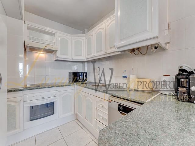 1 makuuhuone Asunto myytävänä paikassa Los Cristianos, Arona mukana uima-altaan 
autotalli - 315 000 € (Ref: 8416697)