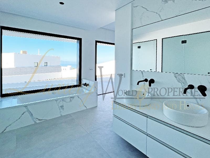 3 soveværelse Villa til salg i Guia de Isora med swimmingpool garage - € 3.290.000 (Ref: 8417025)