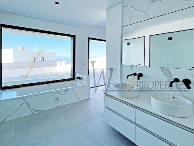 3 soveværelse Villa til salg i Guía de Isora med swimmingpool garage - € 3.290.000 (Ref: 8417025)