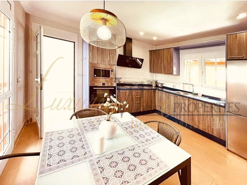 4 sovrum Villa till salu i Los Cristianos med pool garage - 795 000 € (Ref: 8510741)