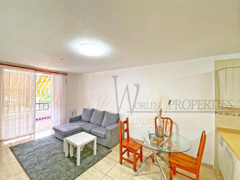 2 slaapkamer Flat te koop in Playa de las Americas met zwembad - € 790.000 (Ref: 8533061)