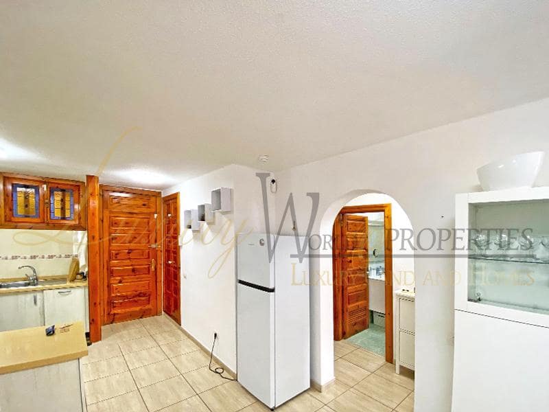 2 slaapkamer Flat te koop in Playa de las Americas met zwembad - € 790.000 (Ref: 8533061)