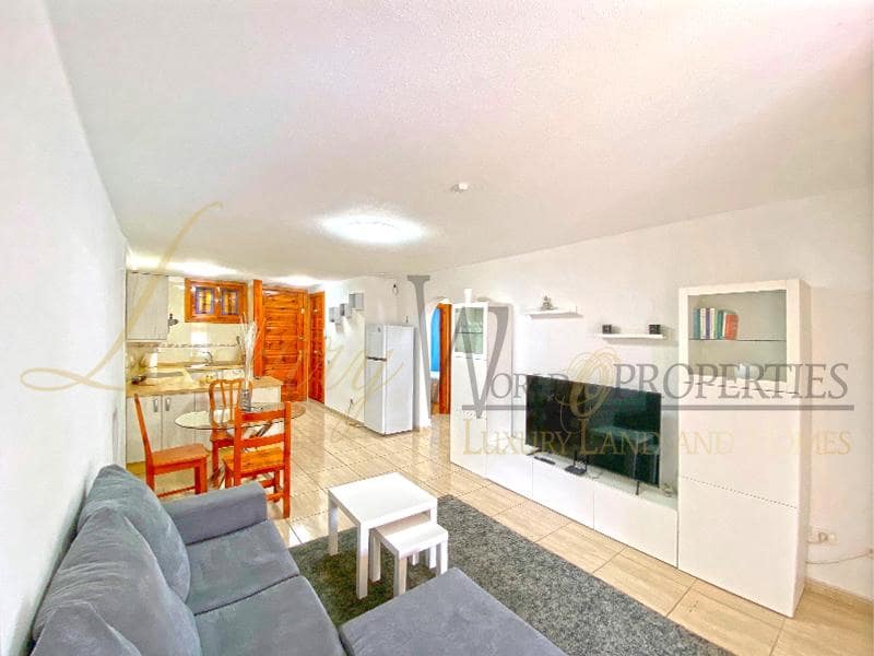 2 slaapkamer Flat te koop in Playa de las Americas met zwembad - € 790.000 (Ref: 8533061)