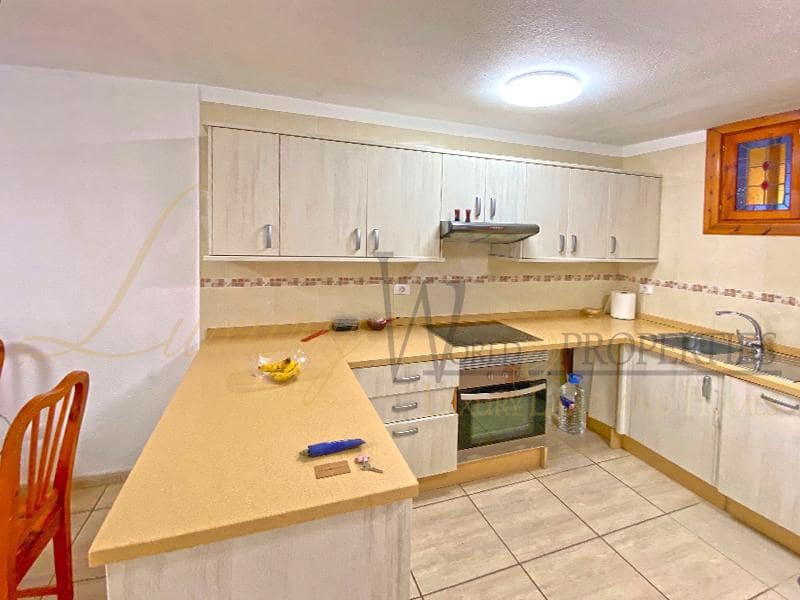 2 slaapkamer Flat te koop in Playa de las Americas met zwembad - € 790.000 (Ref: 8533061)