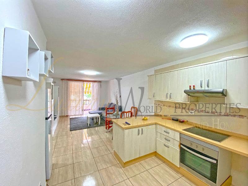 2 slaapkamer Flat te koop in Playa de las Americas met zwembad - € 790.000 (Ref: 8533061)