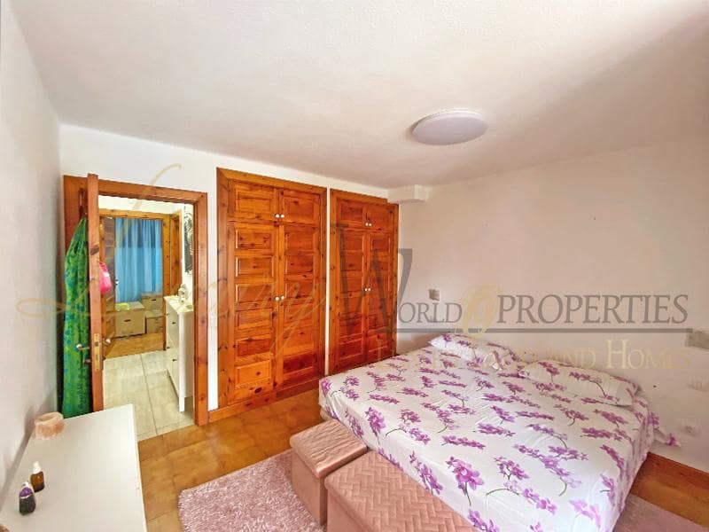 2 slaapkamer Flat te koop in Playa de las Americas met zwembad - € 790.000 (Ref: 8533061)