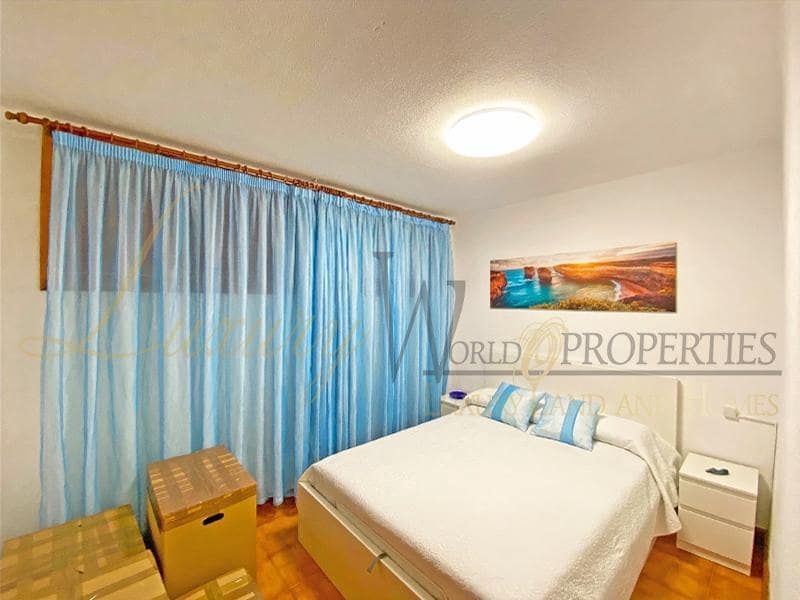 2 slaapkamer Flat te koop in Playa de las Americas met zwembad - € 790.000 (Ref: 8533061)