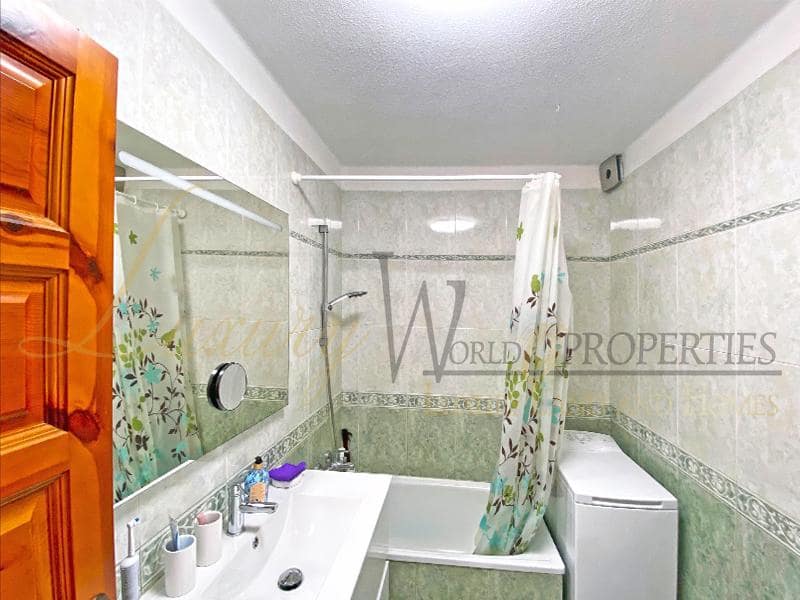 2 slaapkamer Flat te koop in Playa de las Americas met zwembad - € 790.000 (Ref: 8533061)