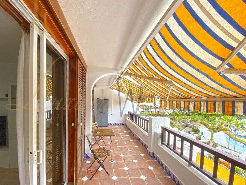 2 slaapkamer Flat te koop in Playa de las Americas met zwembad - € 790.000 (Ref: 8533061)