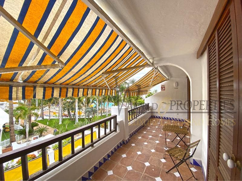 2 slaapkamer Flat te koop in Playa de las Americas met zwembad - € 790.000 (Ref: 8533061)