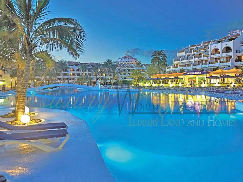 2 slaapkamer Flat te koop in Playa de las Americas met zwembad - € 790.000 (Ref: 8533061)