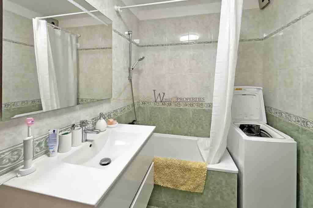 2 makuuhuone Asunto myytävänä paikassa Playa de las Americas mukana uima-altaan - 775 000 € (Ref: 8533061)