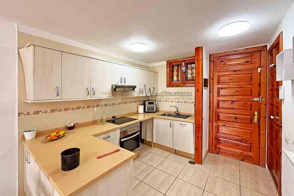 2 makuuhuone Asunto myytävänä paikassa Playa de las Americas mukana uima-altaan - 775 000 € (Ref: 8533061)