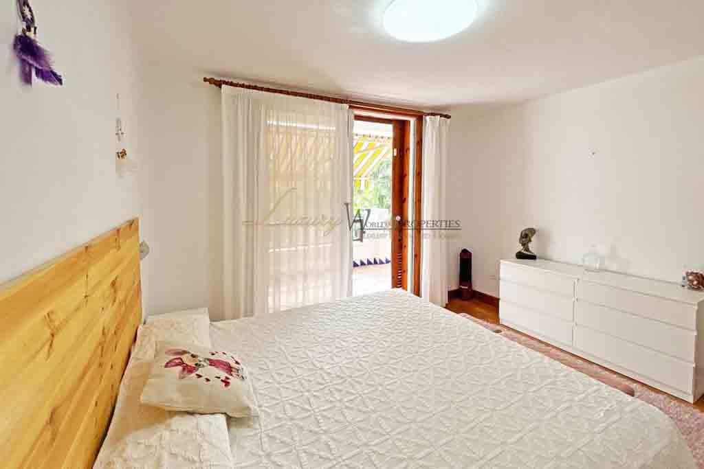 2 makuuhuone Asunto myytävänä paikassa Playa de las Americas mukana uima-altaan - 775 000 € (Ref: 8533061)