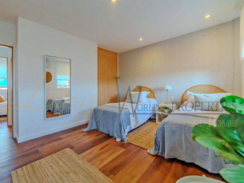 3 bedroom Flat for sale in Golf del Sur with pool - € 475,000 (Ref: 8586742)