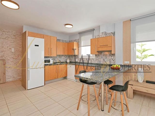 3 chambre Bungalow à vendre à Golf del Sur, San Miguel de Abona avec piscine garage - 580 000 € (Ref: 8655673)