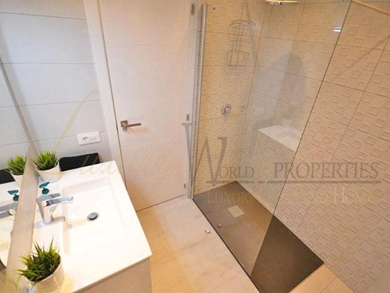 Flat for sale in Playa de las Americas - € 299,000 (Ref: 8688461)