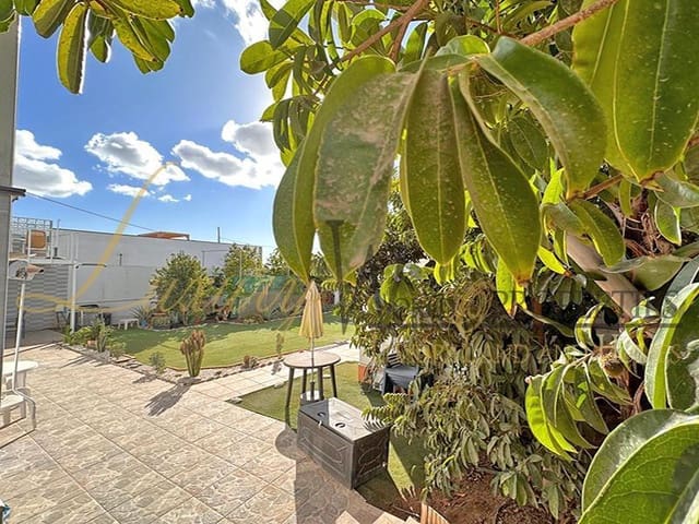 8 soveværelse Villa til salg i Buzanada, Arona med garage - € 585.000 (Ref: 8695965)