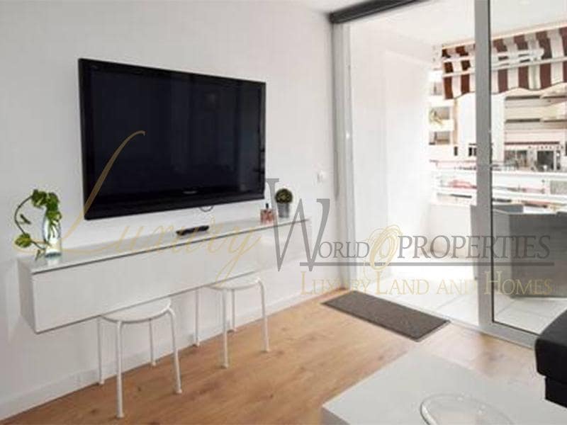 Flat te koop in Playa de las Americas met zwembad - € 263.000 (Ref: 8742667)