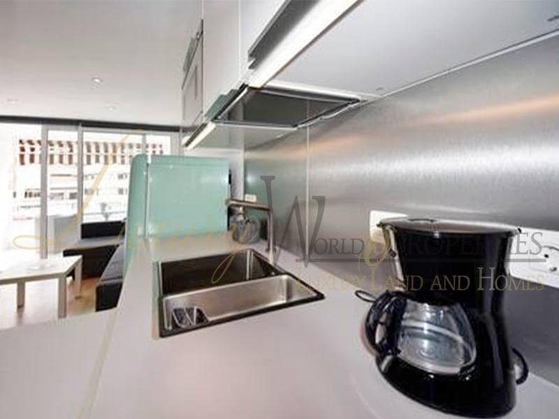 Flat te koop in Playa de las Americas met zwembad - € 263.000 (Ref: 8742667)