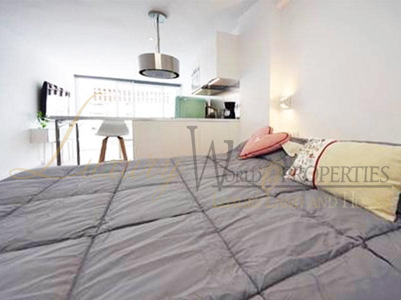 Flat te koop in Playa de las Americas met zwembad - € 263.000 (Ref: 8742667)