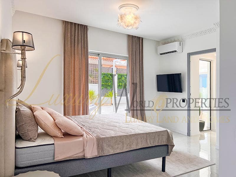 4 quarto Moradia para venda em Adeje com piscina garagem - 1 580 000 € (Ref: 8754866)