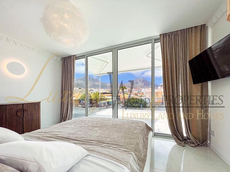 4 quarto Moradia para venda em Adeje com piscina garagem - 1 580 000 € (Ref: 8754866)