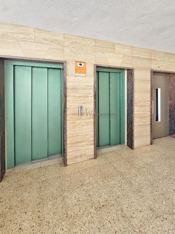 1 chambre Appartement à vendre à Playa de las Américas, Adeje avec piscine garage - 275 000 € (Ref: 8765962)