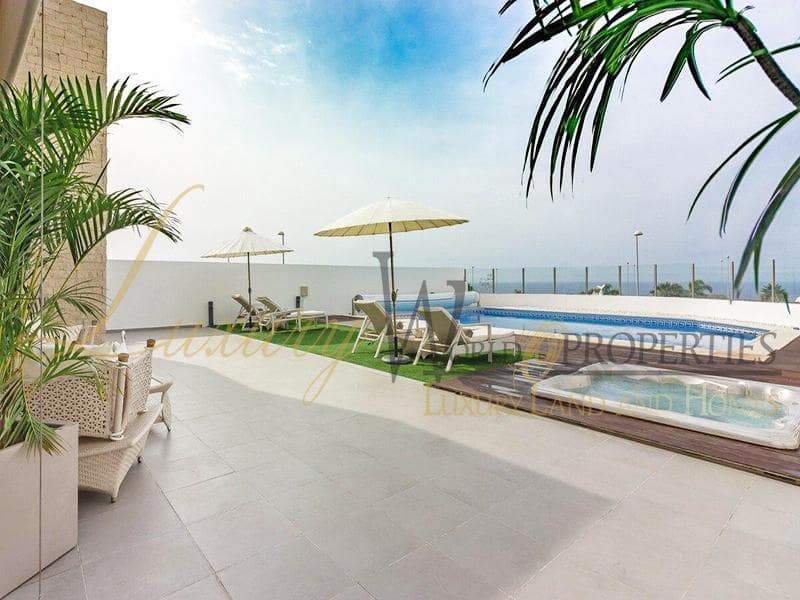 3 soverom Villa til salgs i Costa Adeje med svømmebasseng garasje - € 1 700 000 (Ref: 8771037)