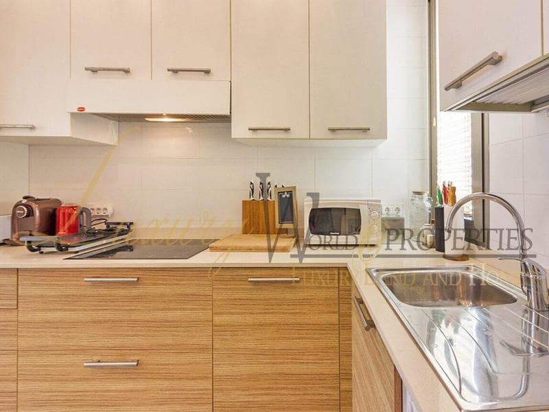 3 soverom Villa til salgs i Costa Adeje med svømmebasseng garasje - € 1 700 000 (Ref: 8771037)