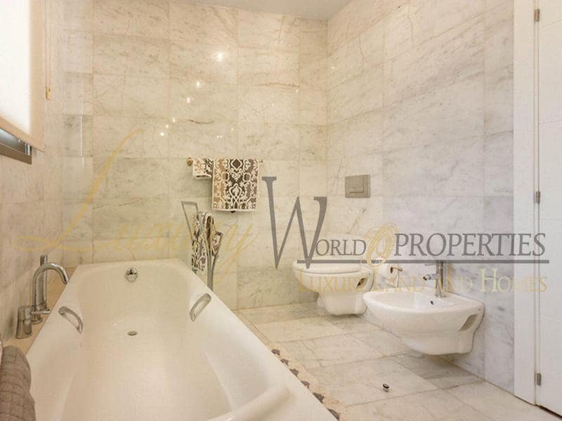 3 soverom Villa til salgs i Costa Adeje med svømmebasseng garasje - € 1 700 000 (Ref: 8771037)