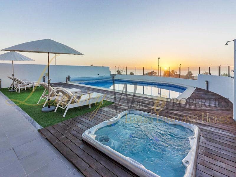 3 soverom Villa til salgs i Costa Adeje med svømmebasseng garasje - € 1 700 000 (Ref: 8771037)