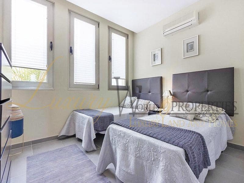 3 soverom Villa til salgs i Costa Adeje med svømmebasseng garasje - € 1 700 000 (Ref: 8771037)