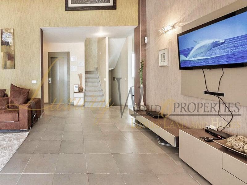 3 soverom Villa til salgs i Costa Adeje med svømmebasseng garasje - € 1 700 000 (Ref: 8771037)