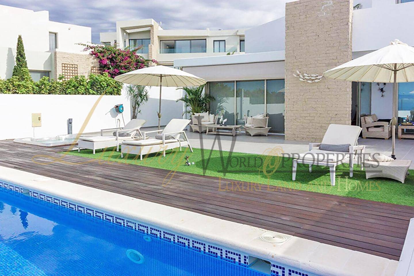 3 soverom Villa til salgs i Costa Adeje med svømmebasseng garasje - € 1 700 000 (Ref: 8771037)