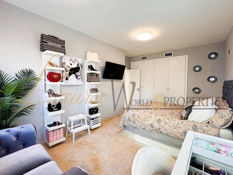 4 soverom Villa til salgs i Puerto Santiago med svømmebasseng garasje - € 995 000 (Ref: 8771038)