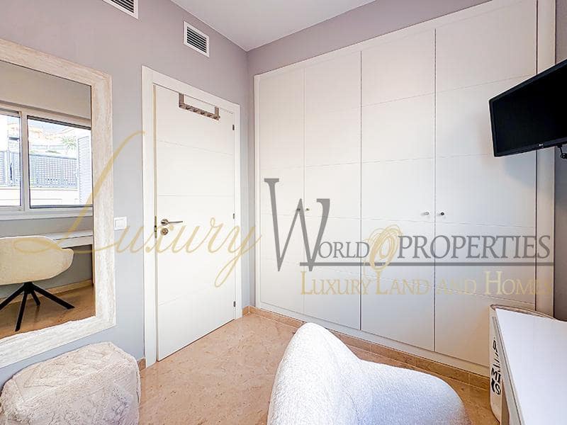 4 soverom Villa til salgs i Puerto Santiago med svømmebasseng garasje - € 995 000 (Ref: 8771038)