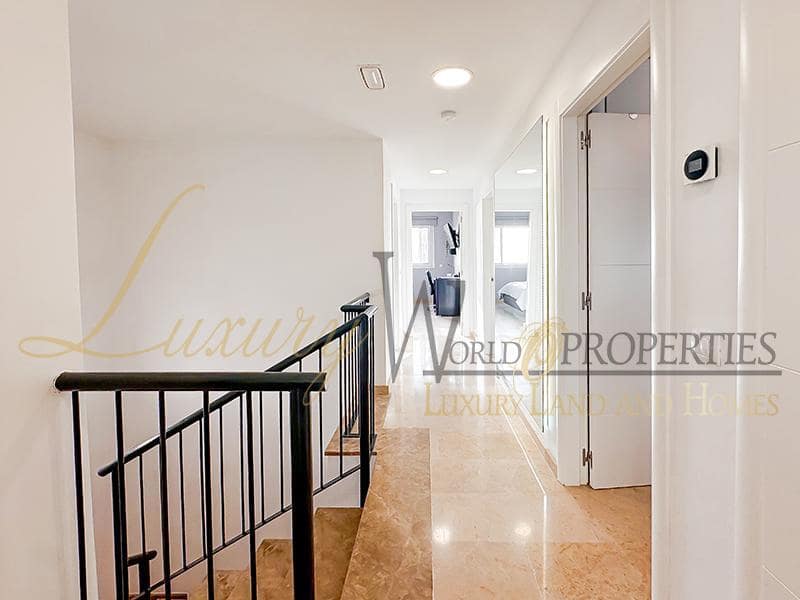 4 soverom Villa til salgs i Puerto Santiago med svømmebasseng garasje - € 995 000 (Ref: 8771038)